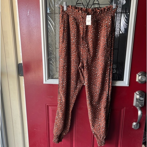 🆕ANIMAL Print Joggers🆕 - Picture 1 of 9